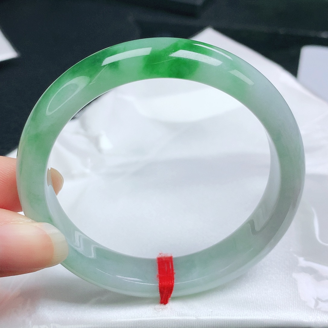 翡翠手镯未镶嵌正