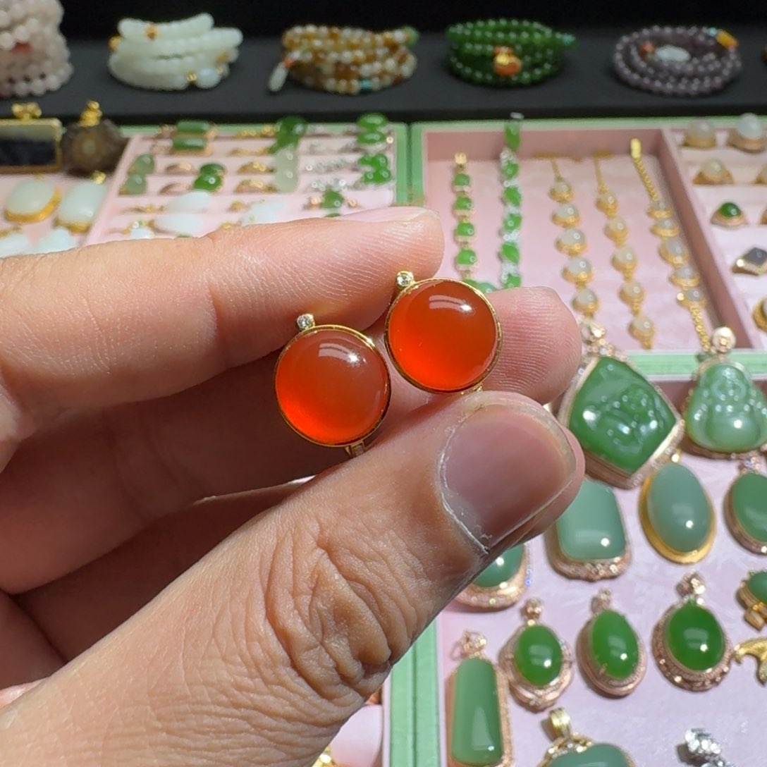 南红玛瑙耳钉18K金镶嵌保山河湾冰红耳扣