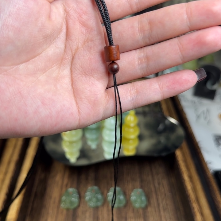 水***下蛇纹石玉合金颈饰