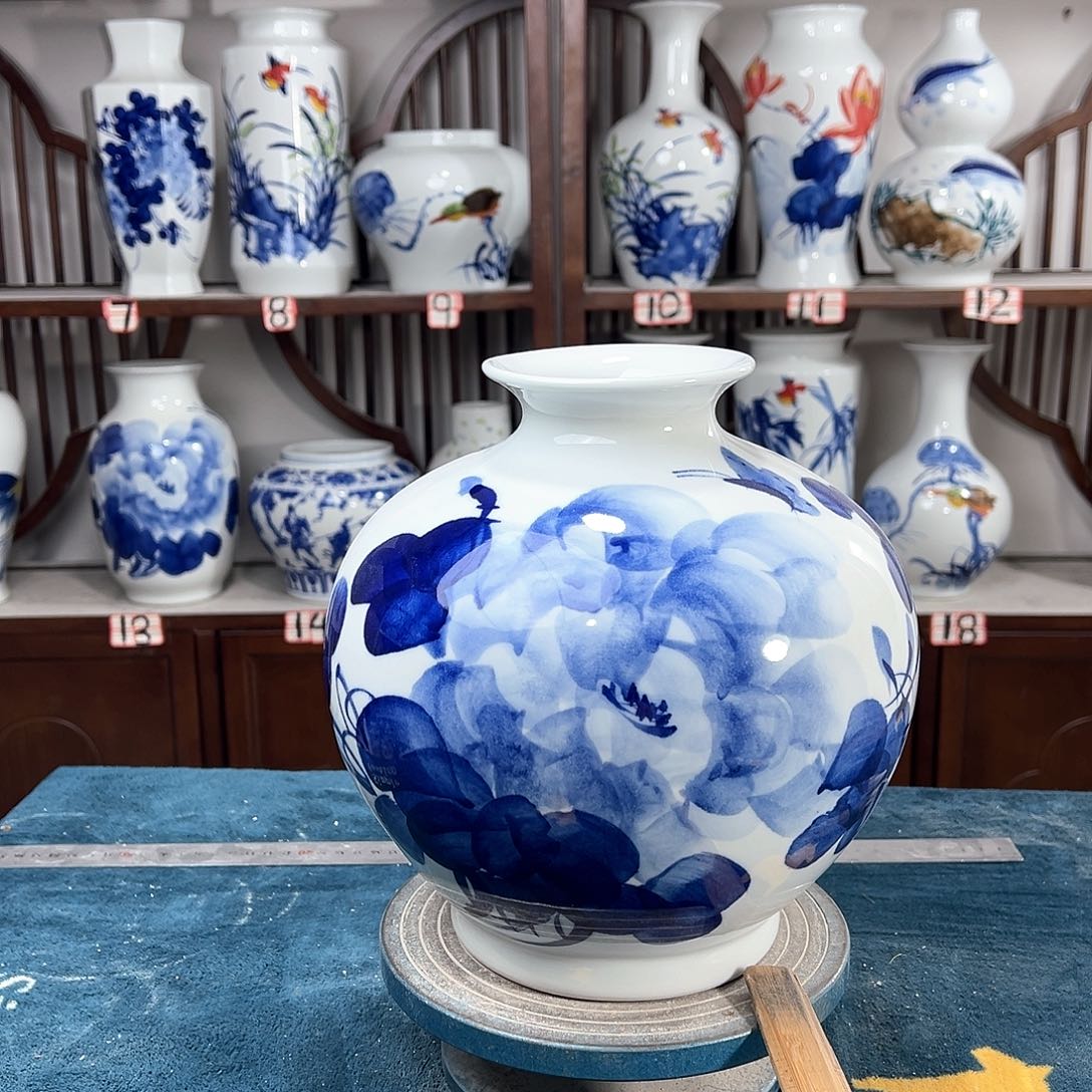 摆件景德镇陶瓷石青牡