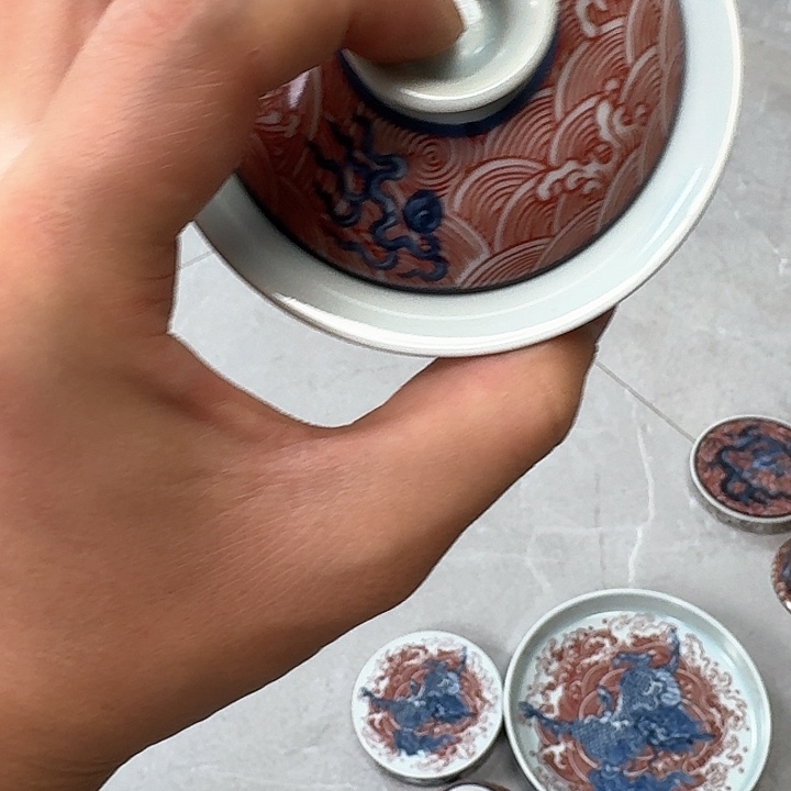 瓷片釉里红麒麟踏浪二才马蹄盖碗