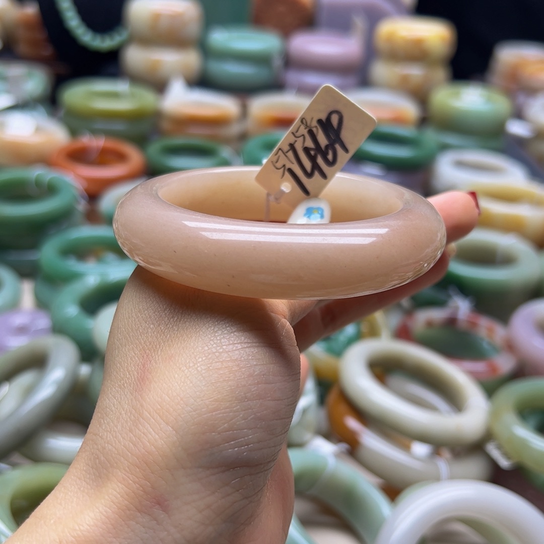 石英岩玉手镯未镶嵌