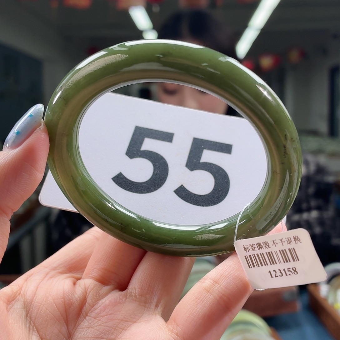 和田玉未镶嵌手镯