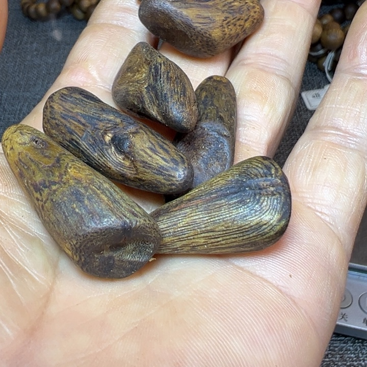 等***现沉香碎屑沉香沉浮乌身树丁14. 5克