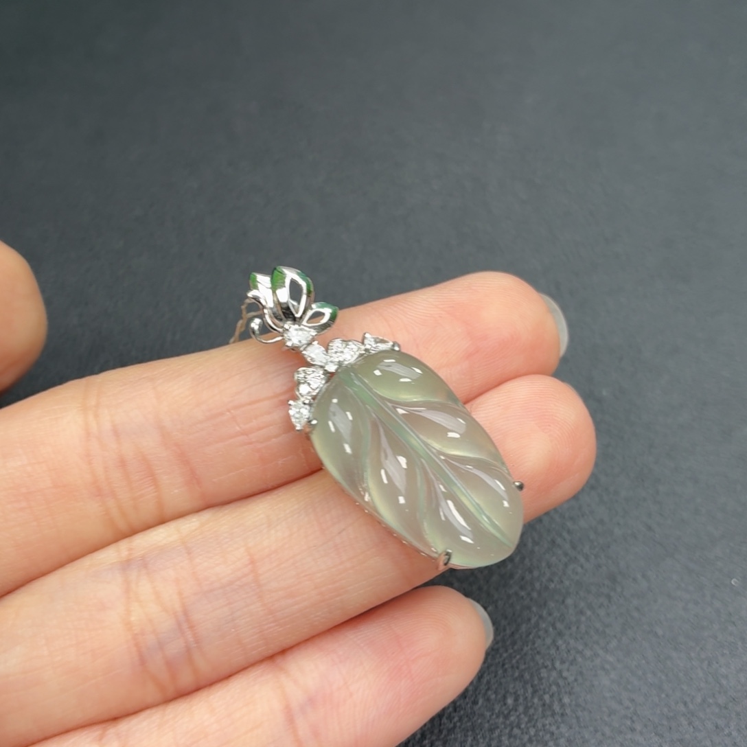 翡翠18K金镶嵌颈饰