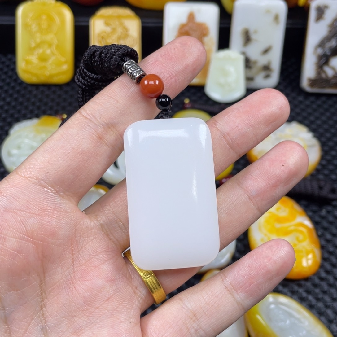 颈饰未镶嵌和田玉