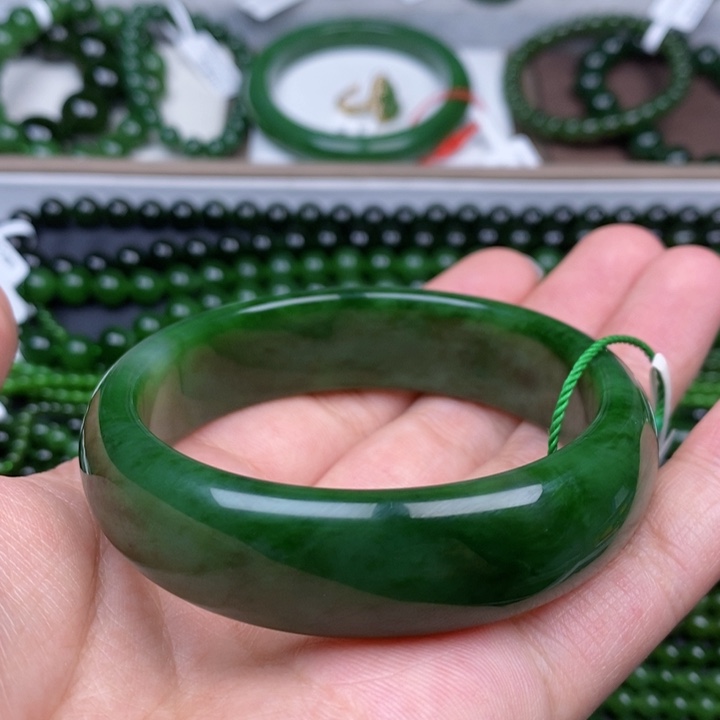 未镶嵌手镯和田玉（碧玉）提**神