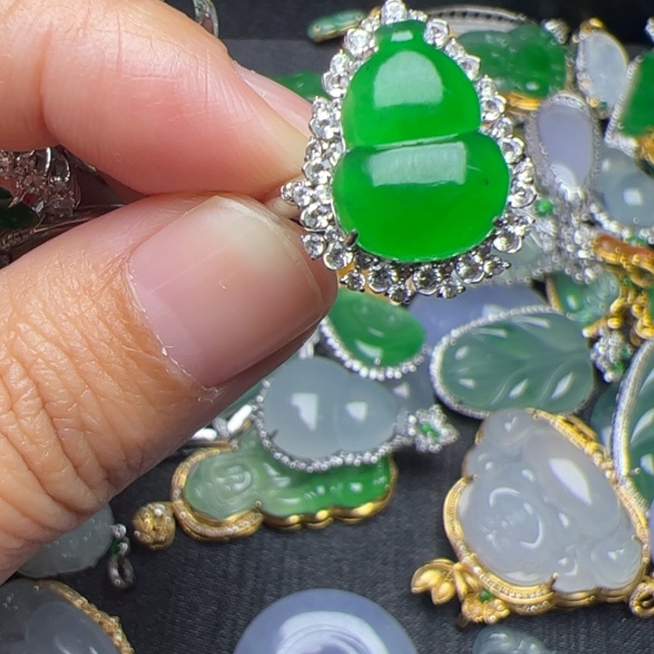 翡翠18K金镶嵌戒指