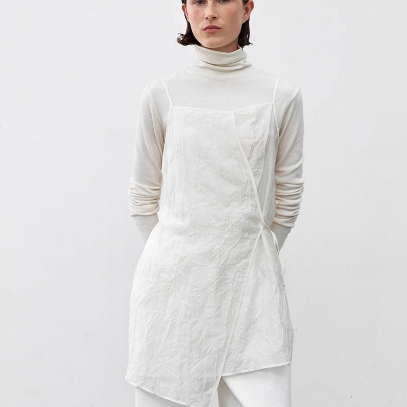 闪闪兒 元 Atelier Nai 25秋不对称系带微透吊带背心11082