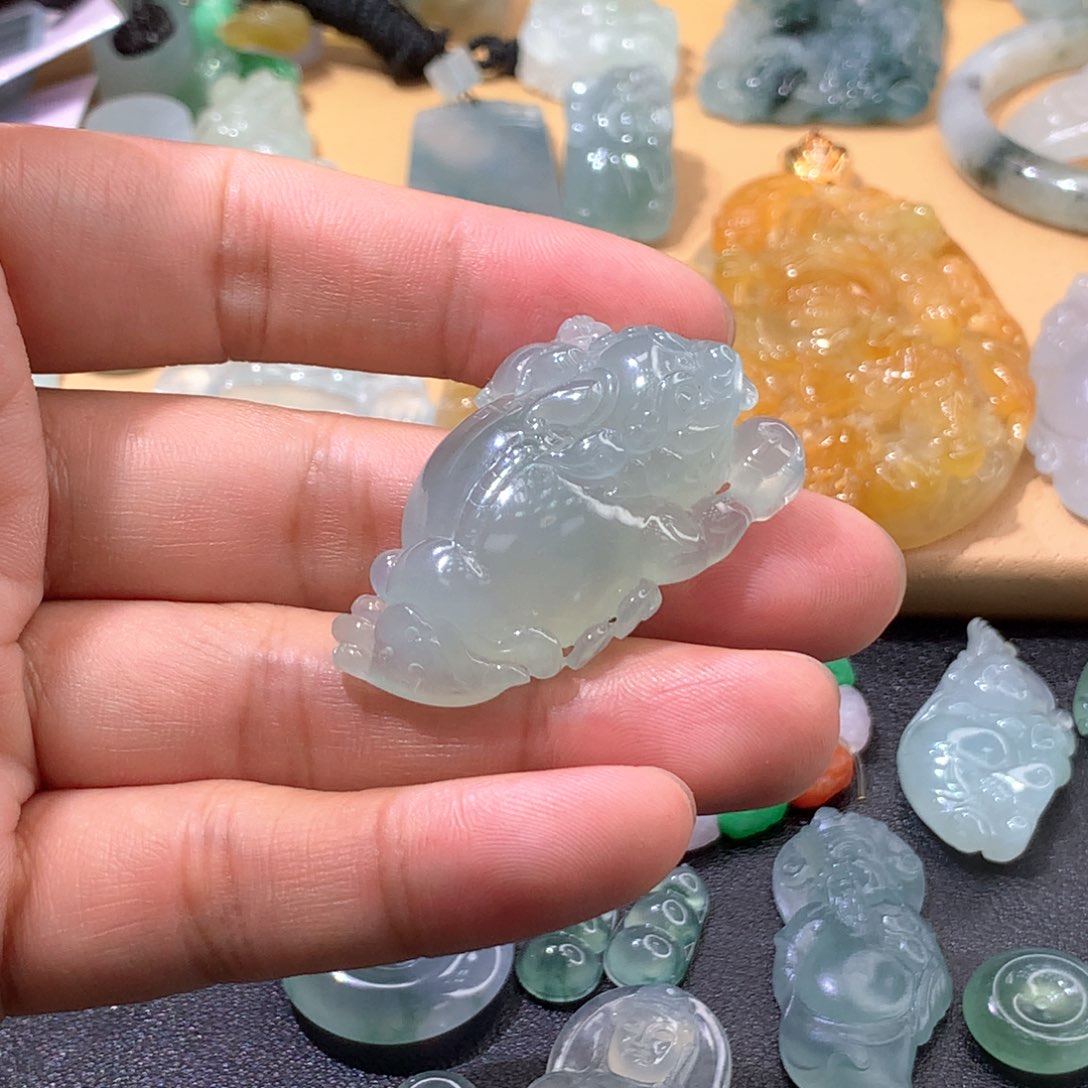 颈饰未镶嵌翡翠挂件
