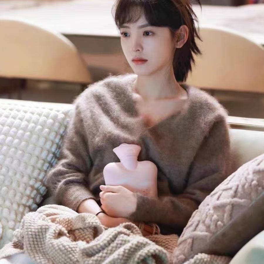 8517【臻炫女装】冬季新款拉毛绒工艺V领纯色宽松慵懒风毛衣上衣