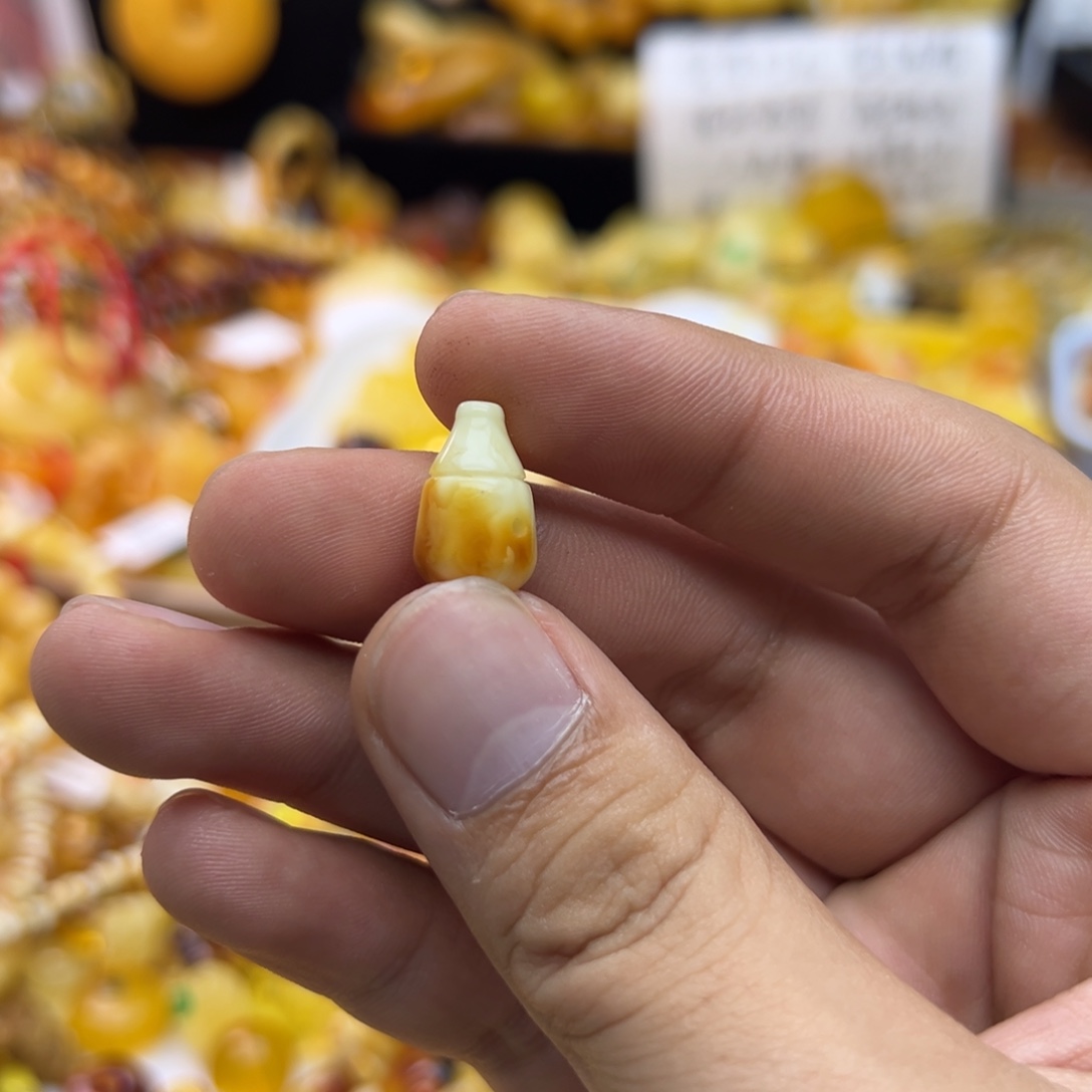 安****琥珀未镶嵌裸石蜜蜡三通0.7g