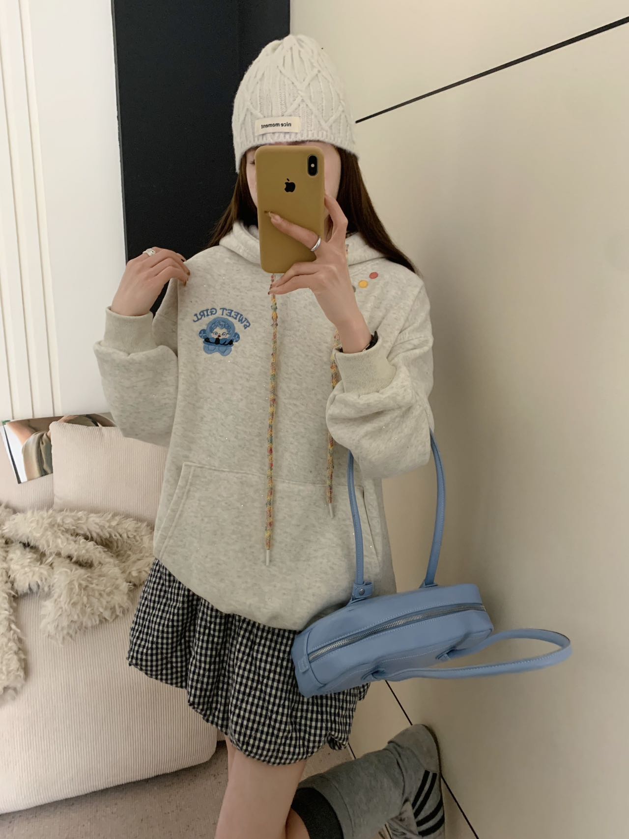 DT  3739（冬款）卡通刺绣甜心女孩连帽卫衣加绒女款