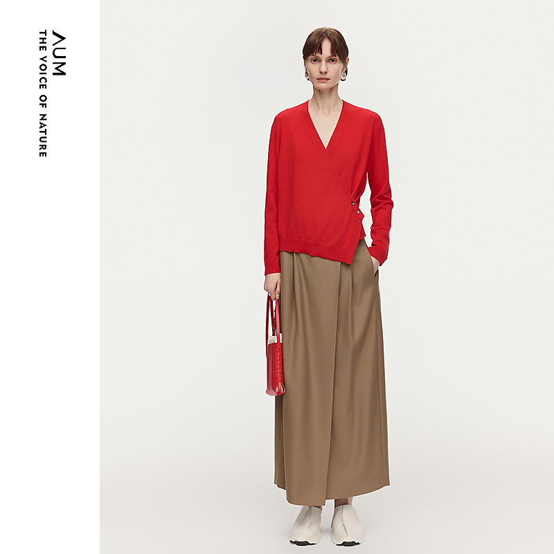 AUM噢姆2026年春季新款气质V领不对称围裹式针织开衫女M1GB1W14M