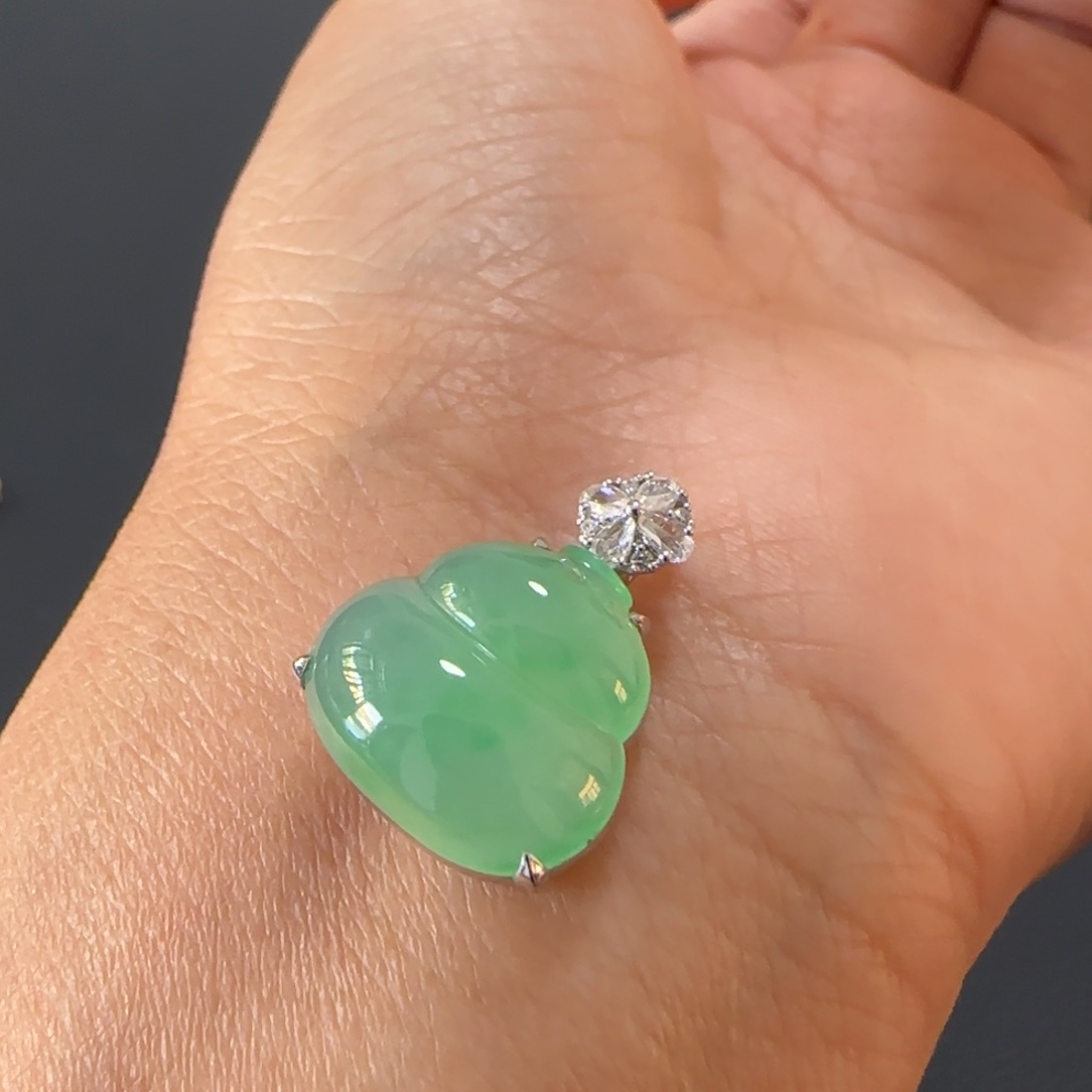 翡翠颈饰18K金镶嵌葫芦