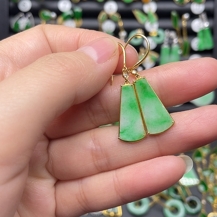 翡翠18K金镶嵌耳饰