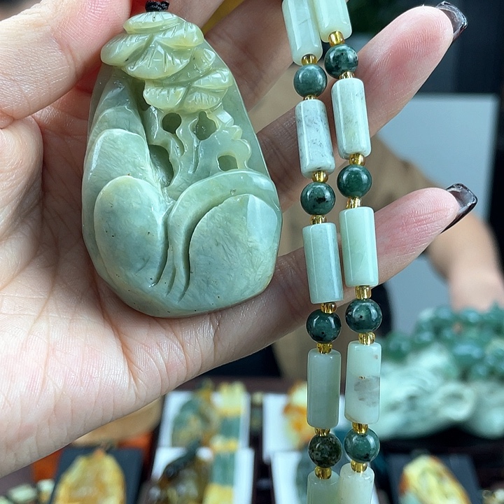 蛇纹石玉颈饰未镶嵌