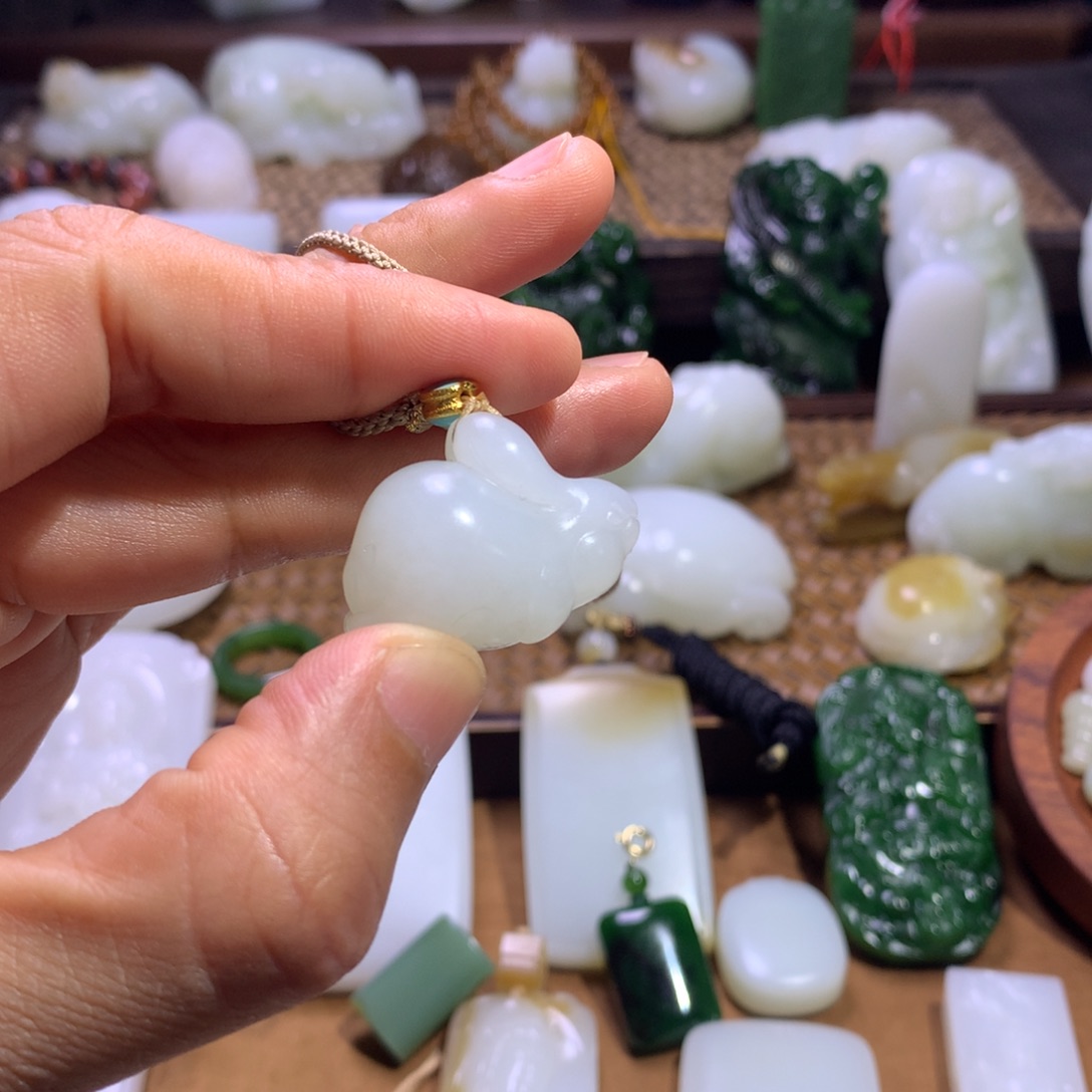 和田玉未镶嵌颈饰