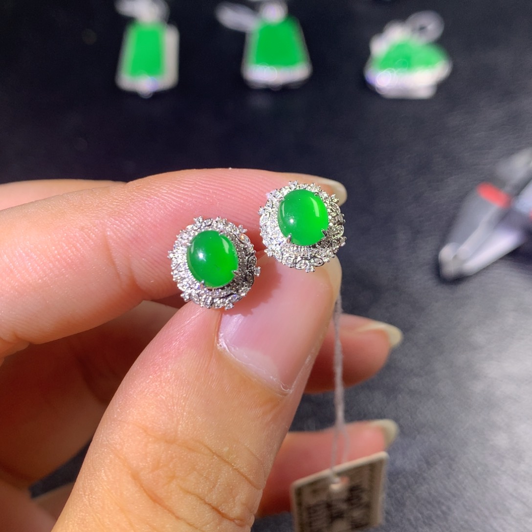 翡翠18K金镶嵌耳饰翡翠