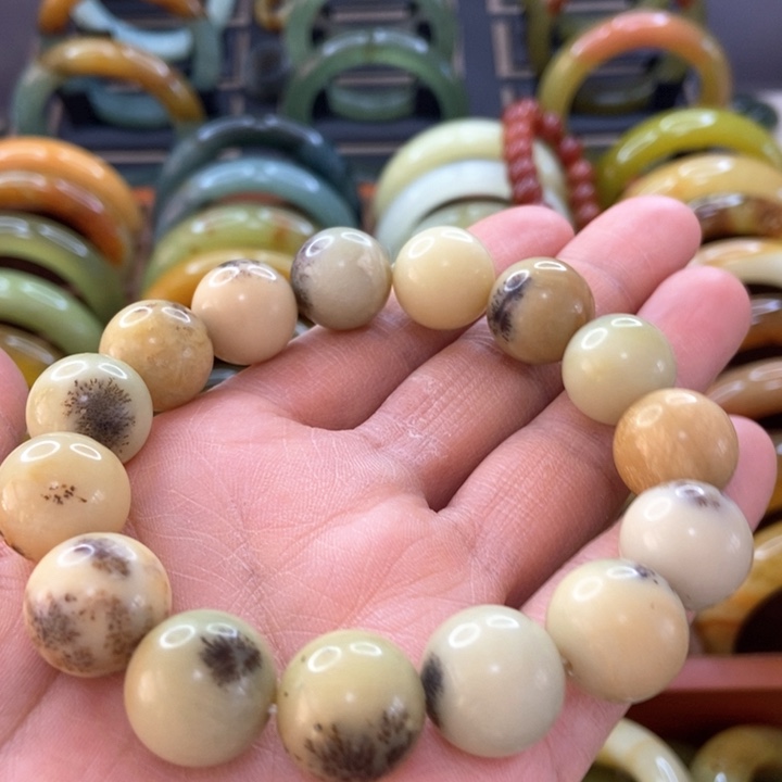 蛇纹石玉手镯未镶嵌