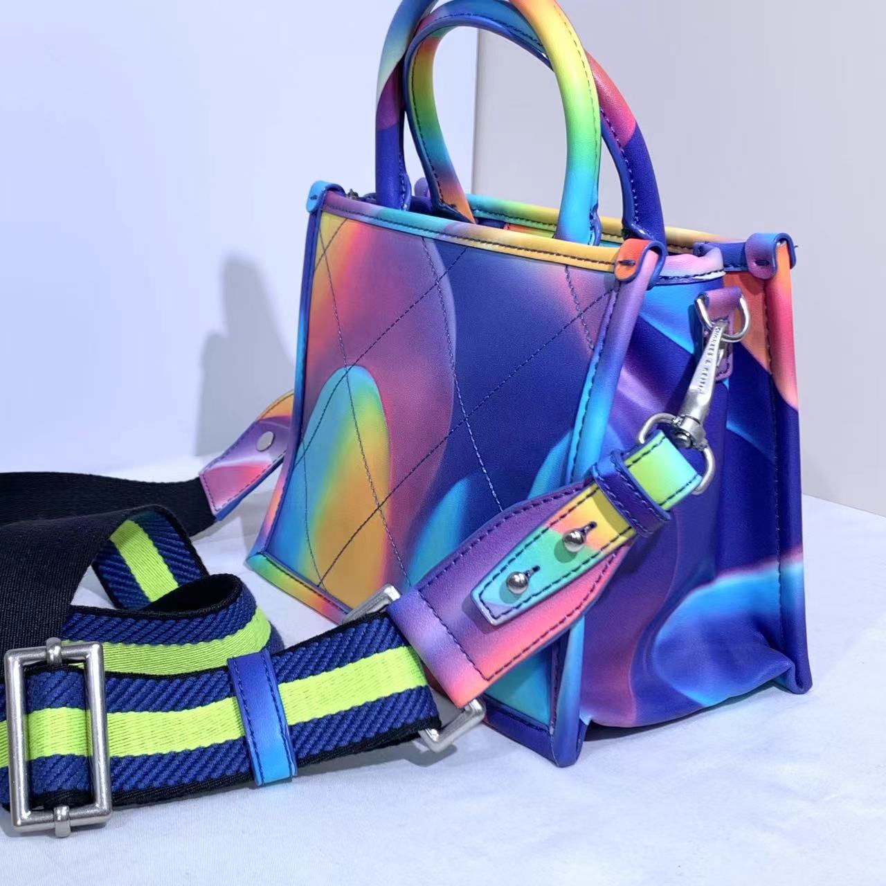 CHARLES&KEITH 30781842-1极光色M时尚女包