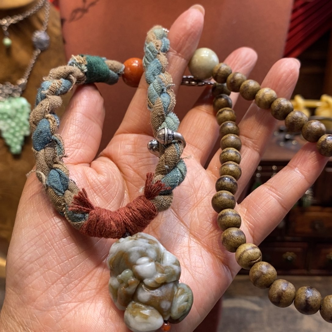 翡翠吊坠(赠链)未镶嵌