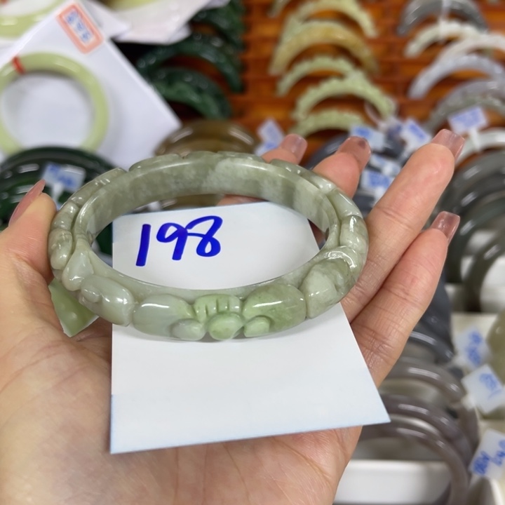 和田玉未镶嵌手镯