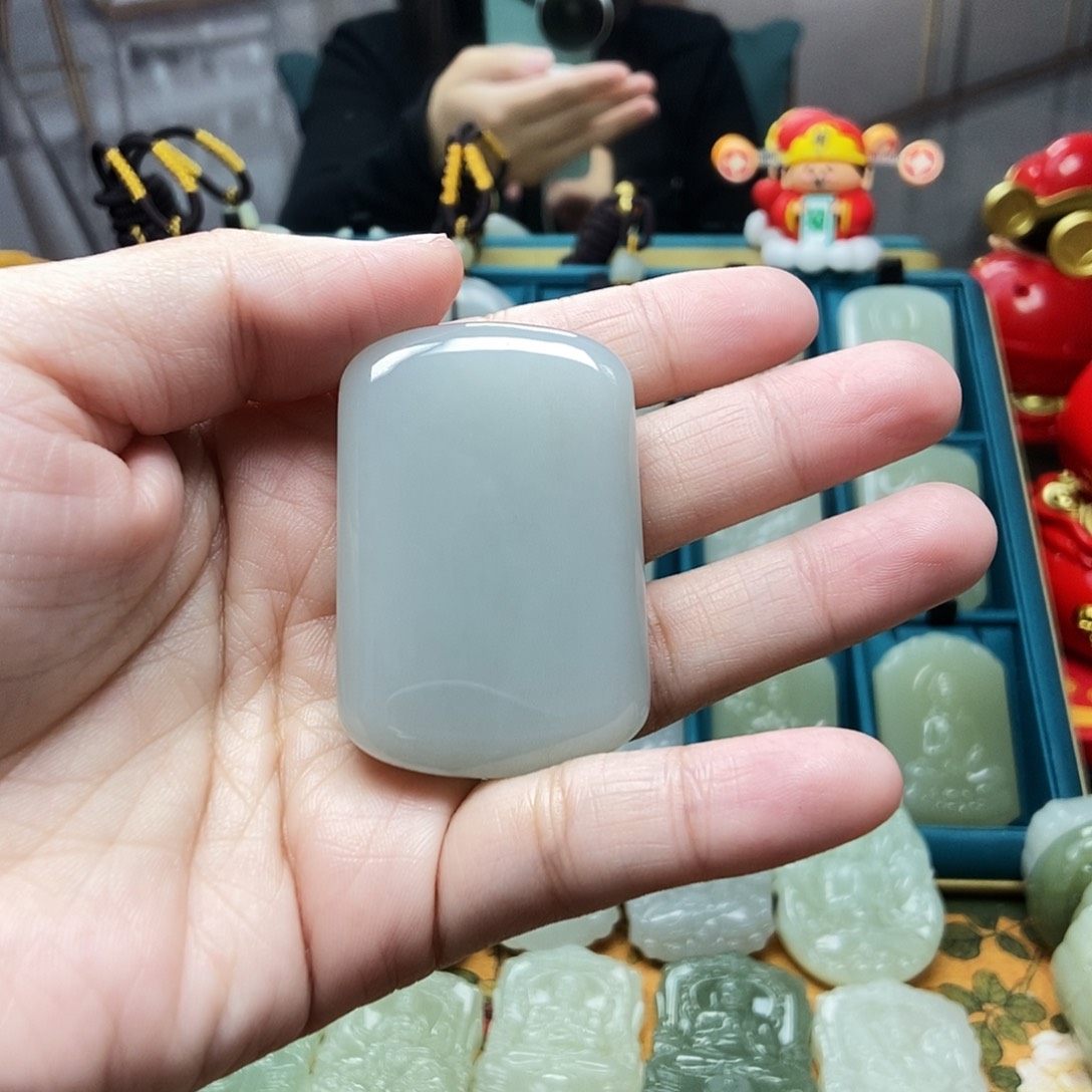 和田玉颈饰未镶嵌科**装