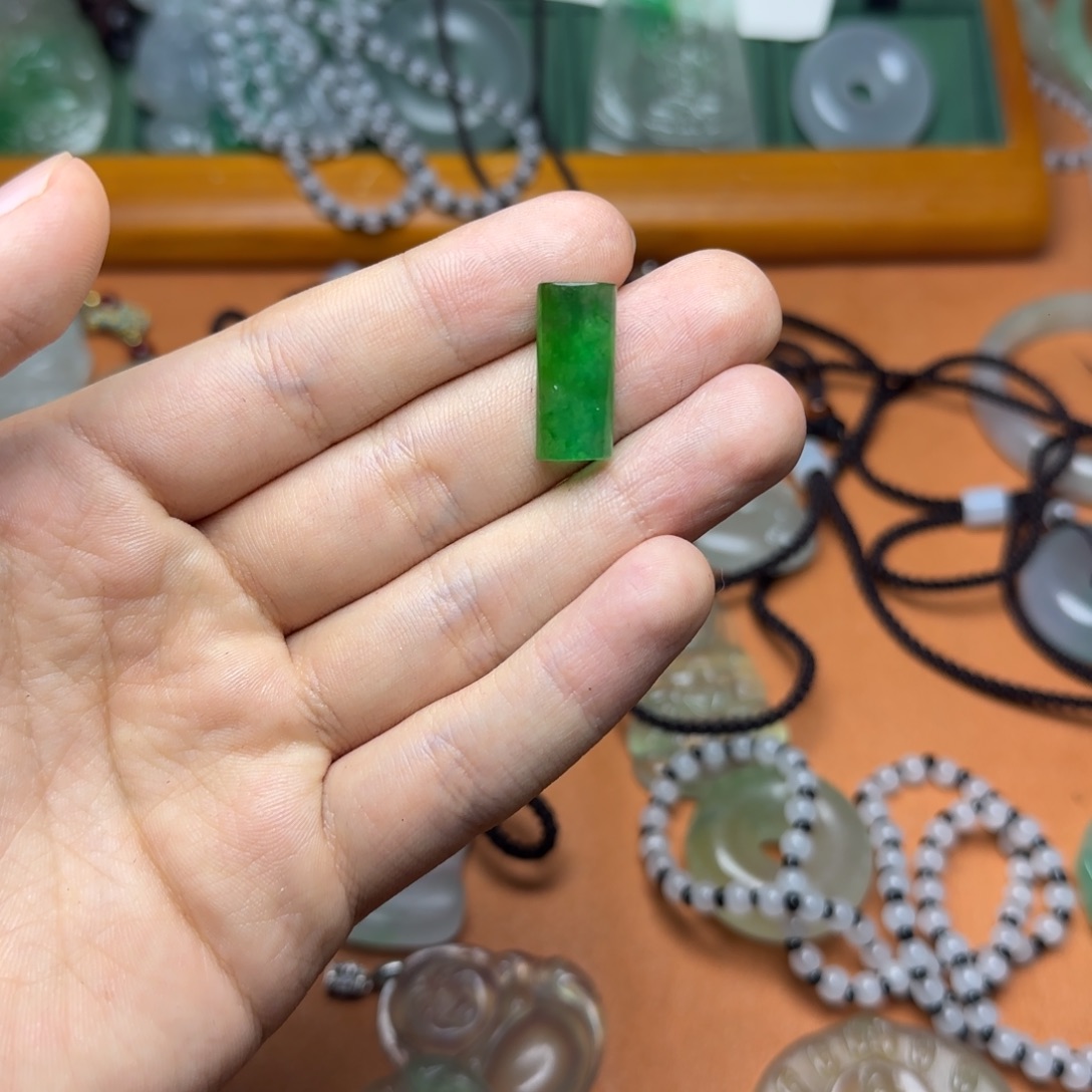 翡翠未镶嵌颈饰戒面