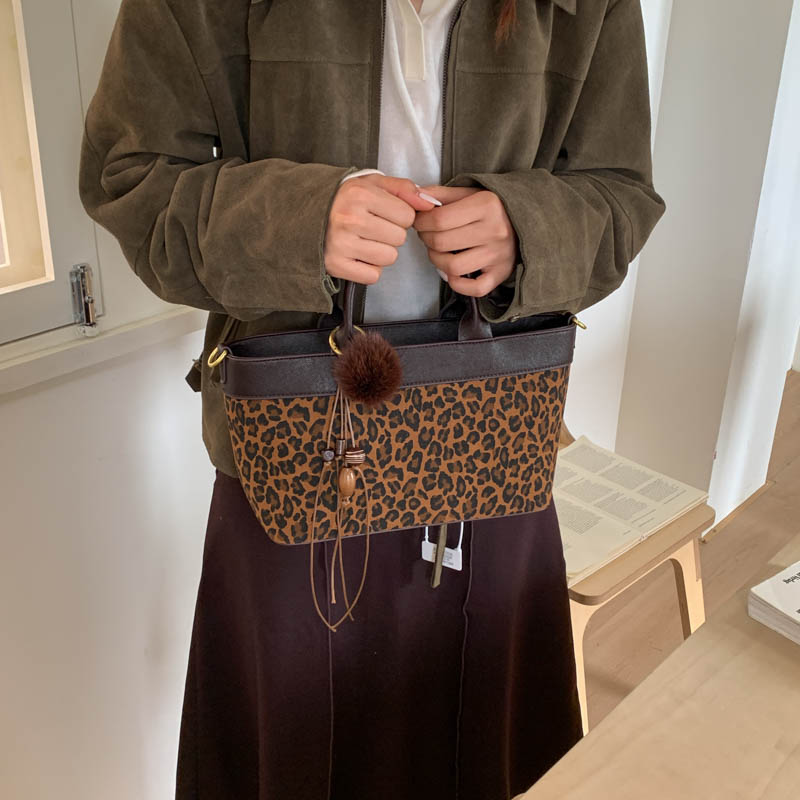 LOMMINY/罗米尼秋冬氛围感小众设计豹纹手提包小托特包包女士百搭