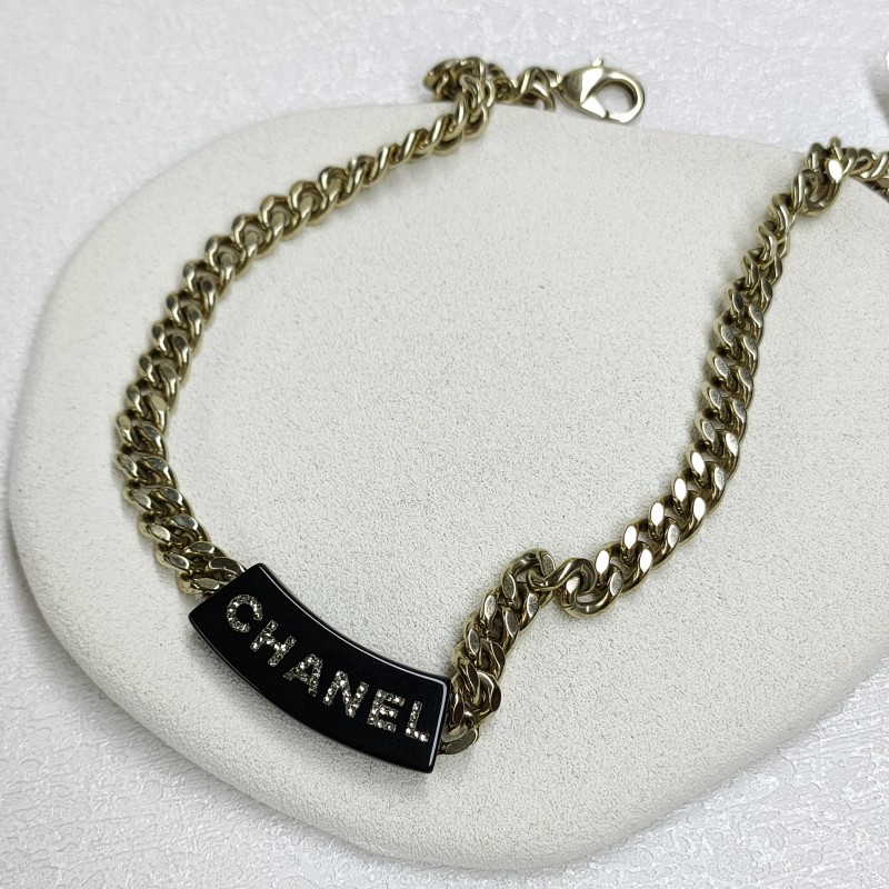 95新 Chanel/香奈儿 【24期免息】22B黑金亚克力水钻字母项链 47933