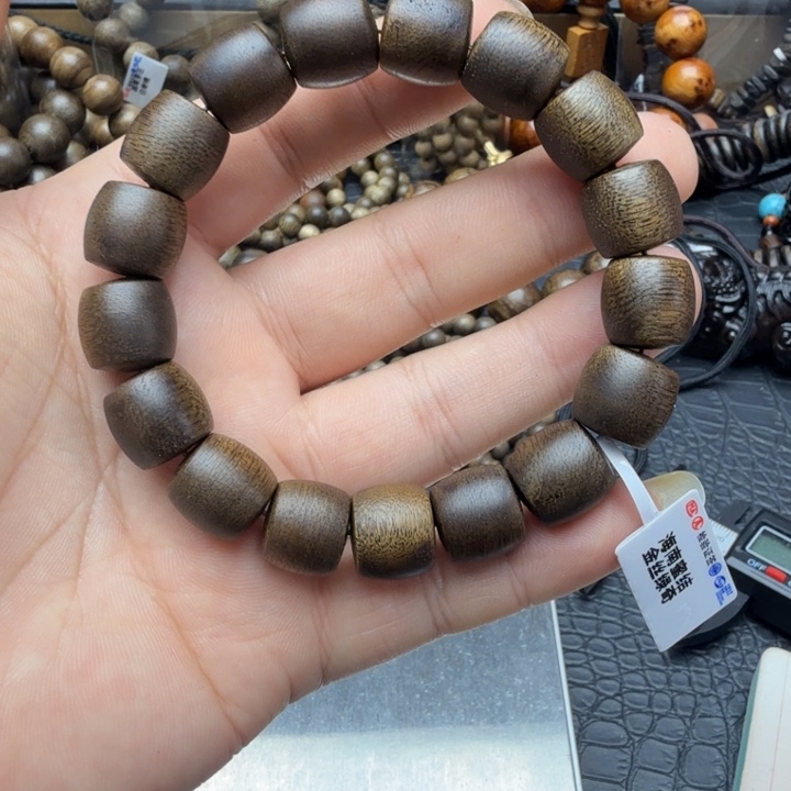 沉香碎屑沉香海南金丝密结绿旗