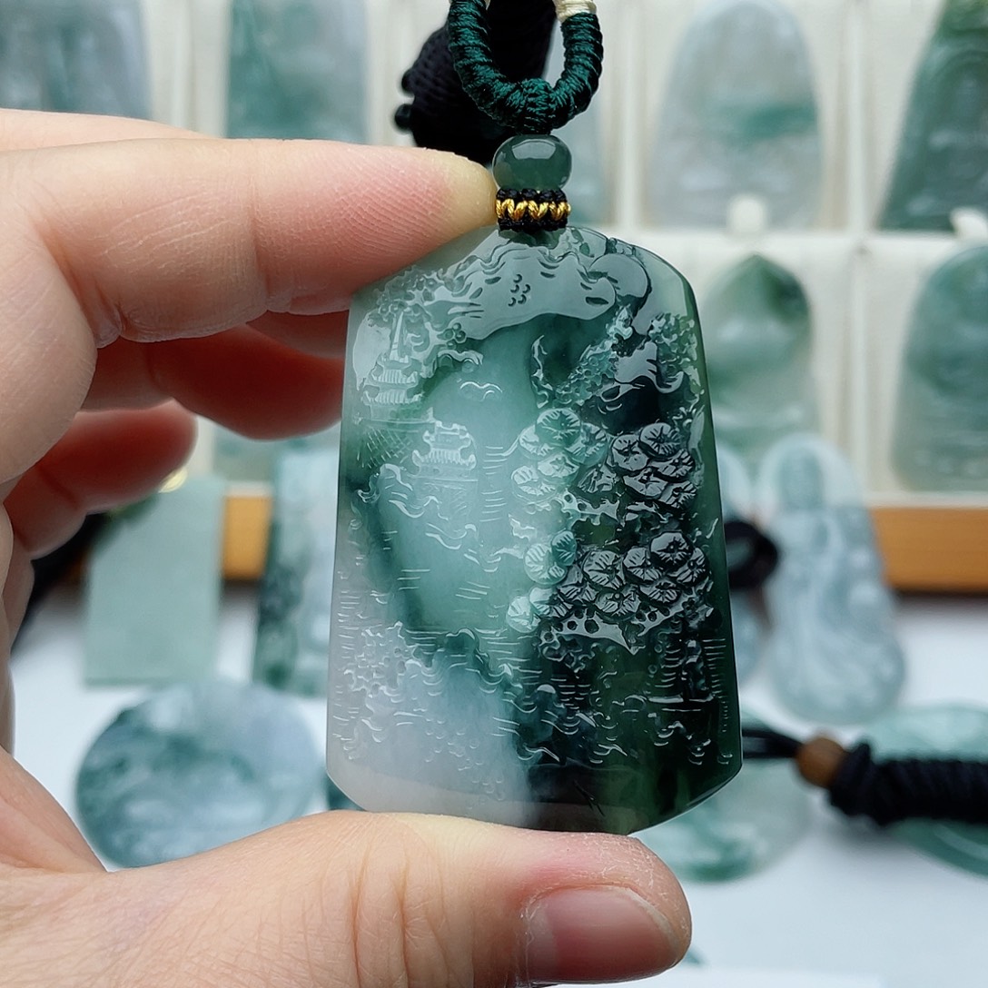 天***泽颈饰未镶嵌翡翠山水牌