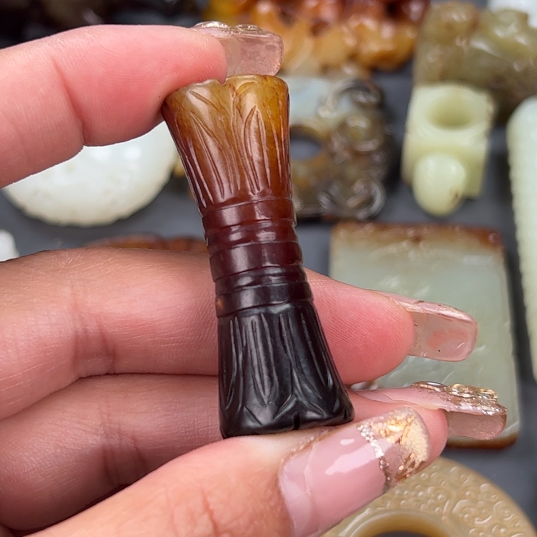 和田玉颈饰未镶嵌龙*