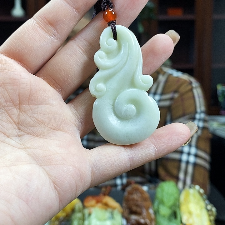 蛇纹石玉吊坠未镶嵌