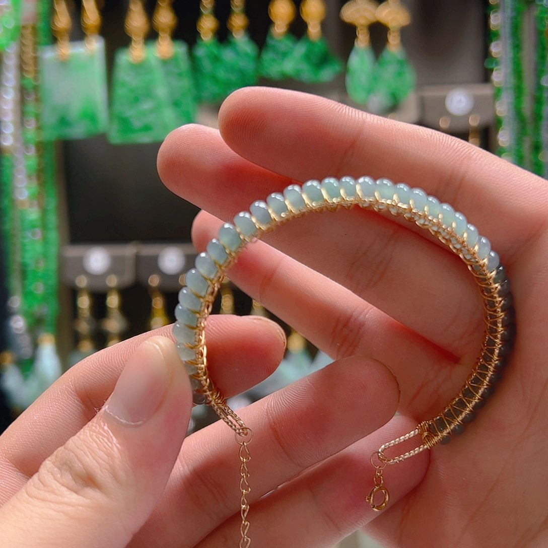 未镶嵌翡翠耳饰翡翠