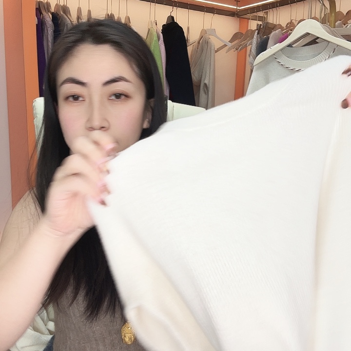 精纺白圆领哈哈哈哈哈