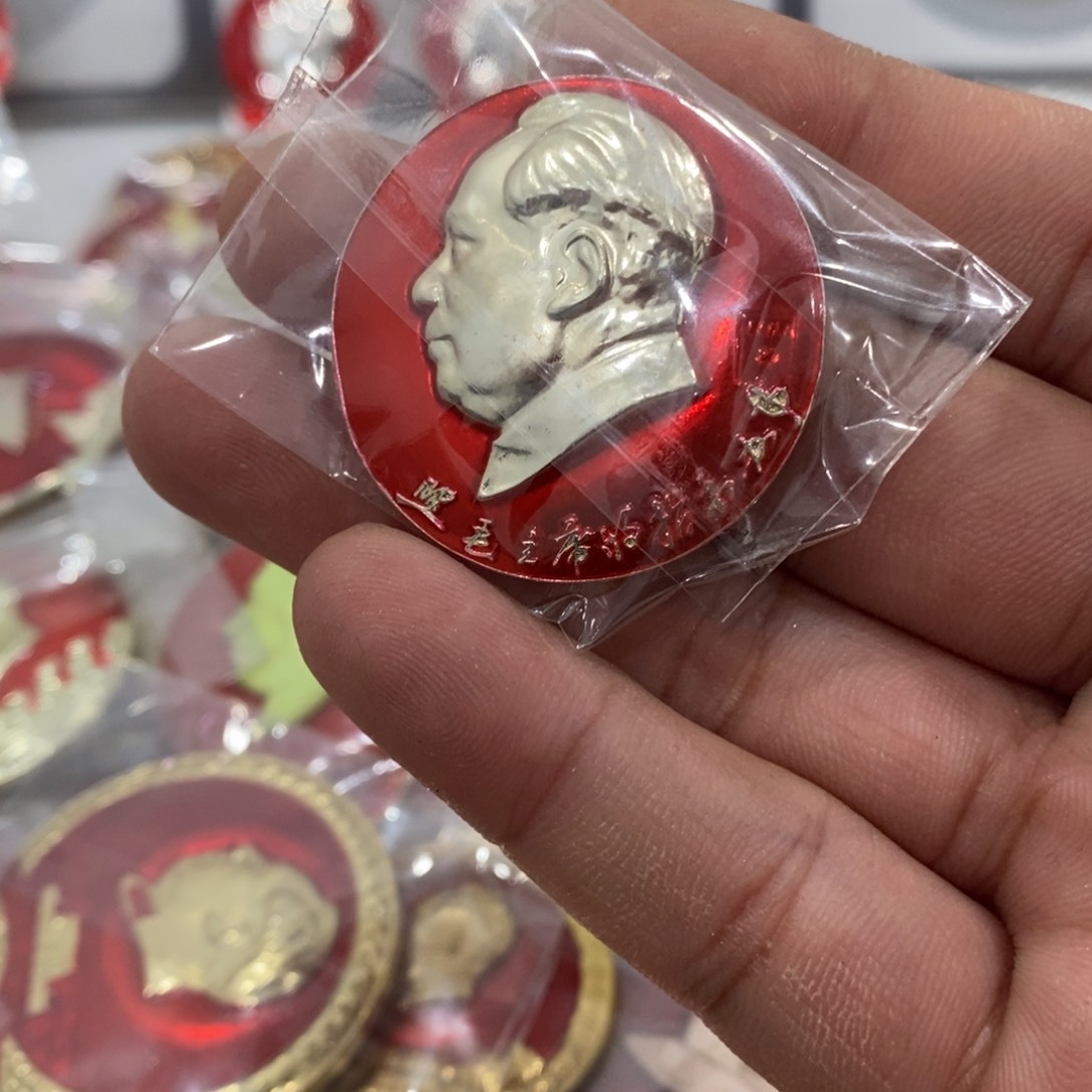 铝谢*胜红色纪念章文像小章