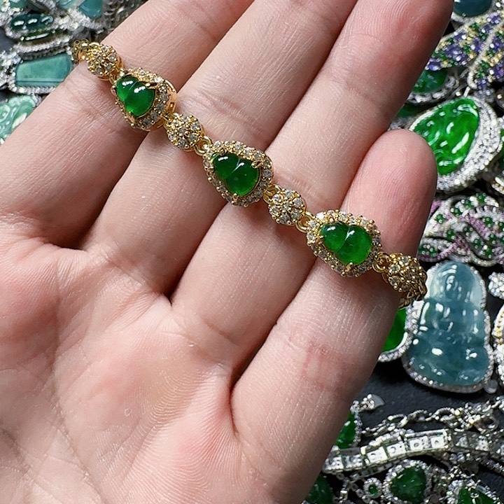 翡翠颈饰未镶嵌天然A货翡翠放漏