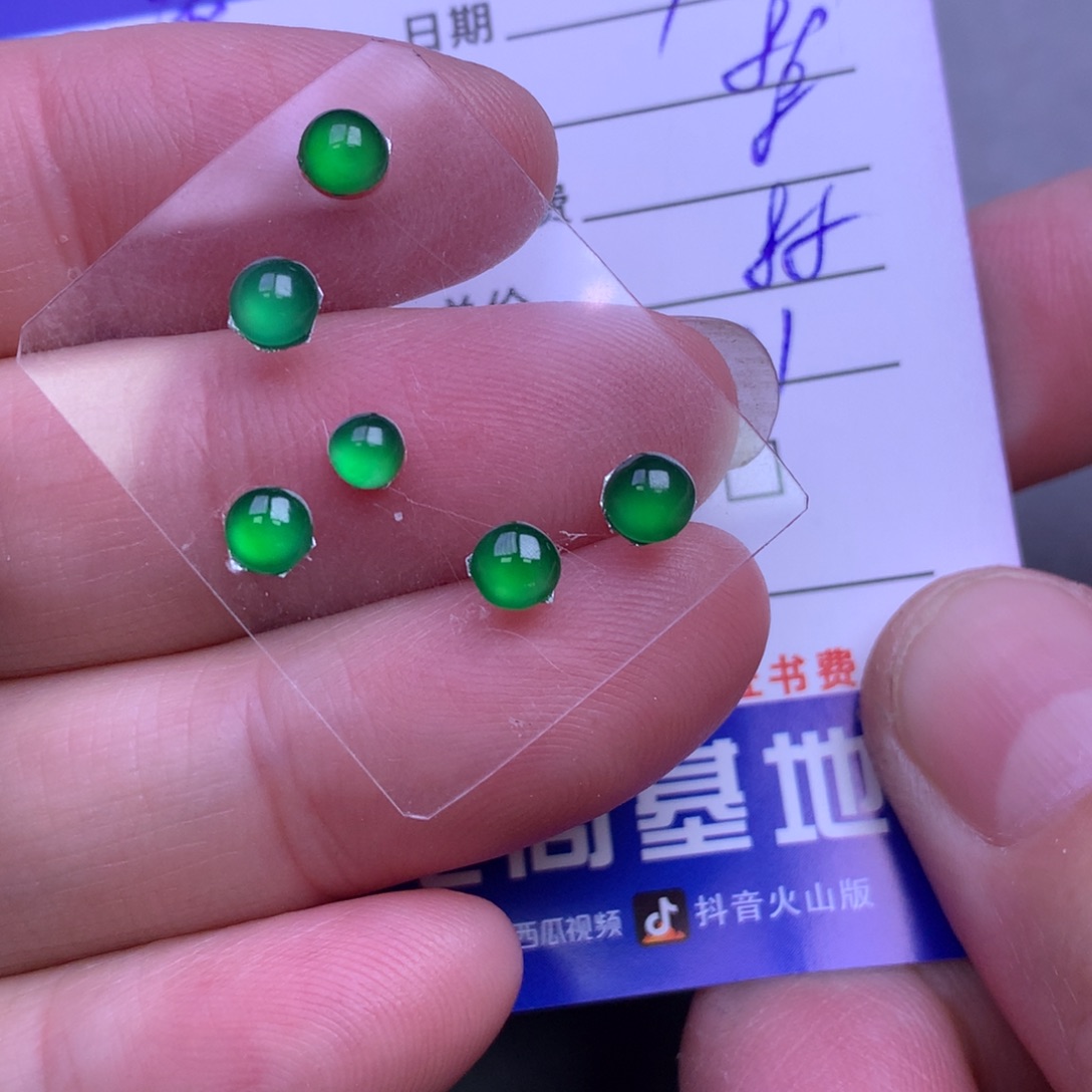 颈饰未镶嵌翡翠曾**美