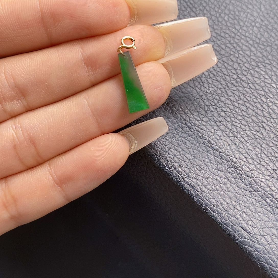 翡翠18K金镶嵌颈饰翡翠