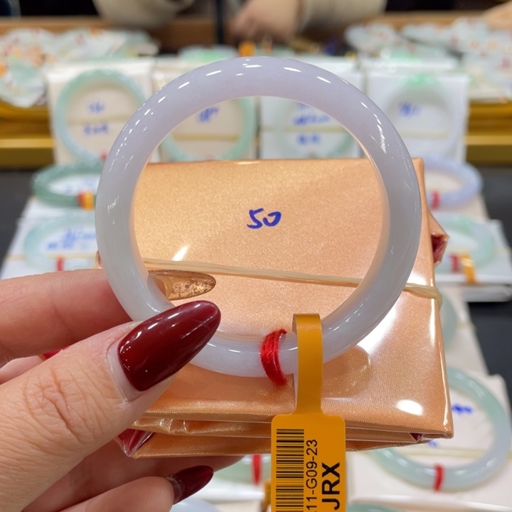 翡翠手镯未镶嵌翡翠