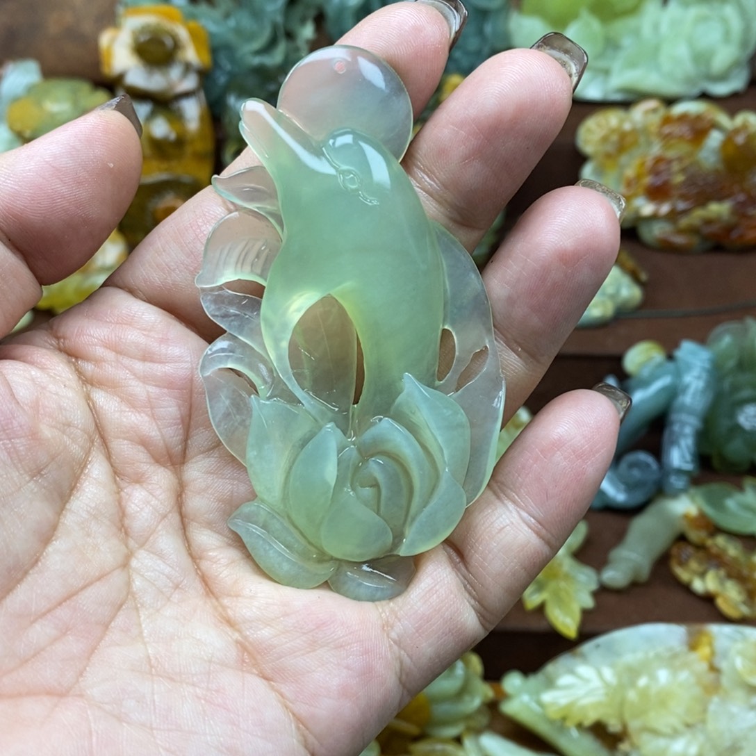 蛇纹石玉未镶嵌颈饰