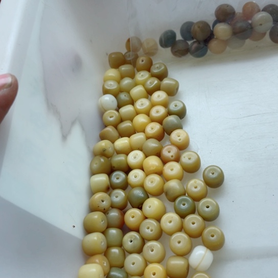 白玉菩提吊坠瑕疵双拼