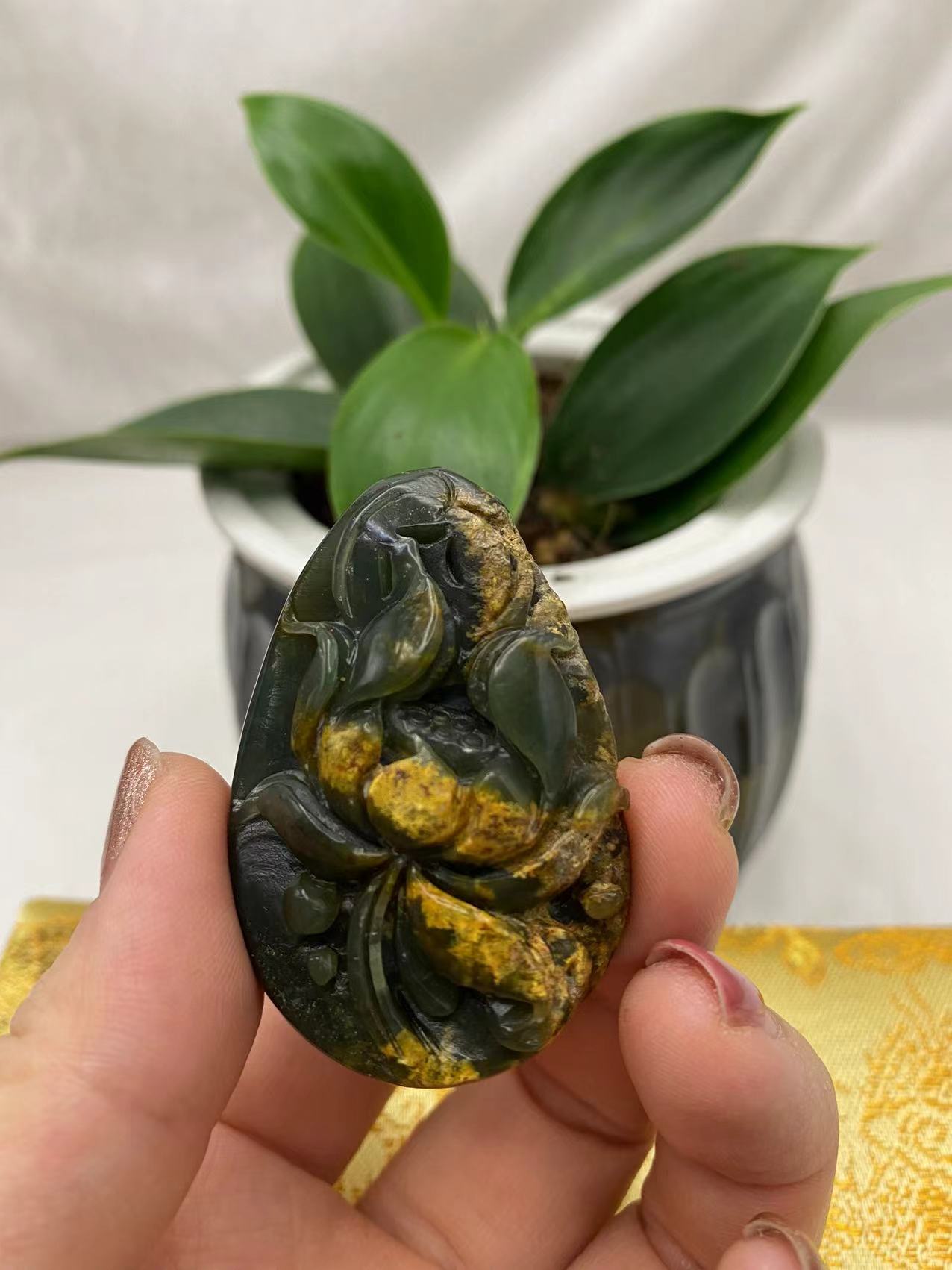 琮缘珠宝玉器纯天然河磨玉挂件吊坠毛衣链荷花