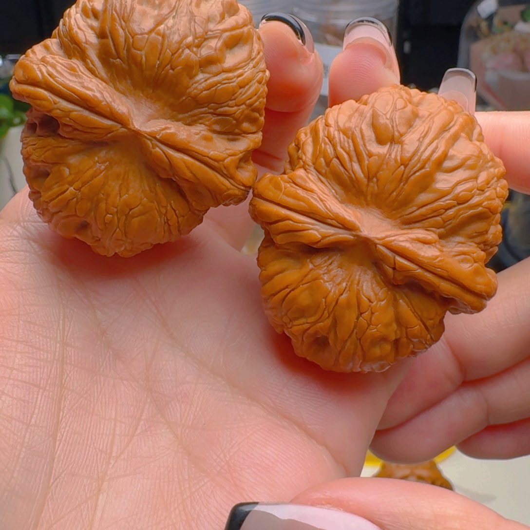 核桃把件50克44尺元宝