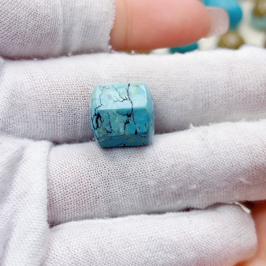 绿松石未镶嵌饰品