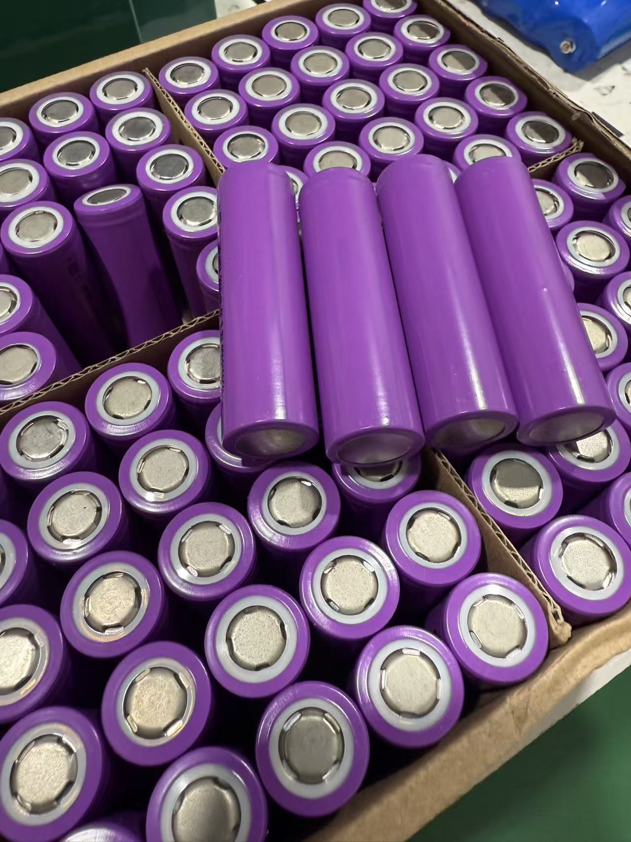 单个3.7v全新18650动力电池（颜色随机）