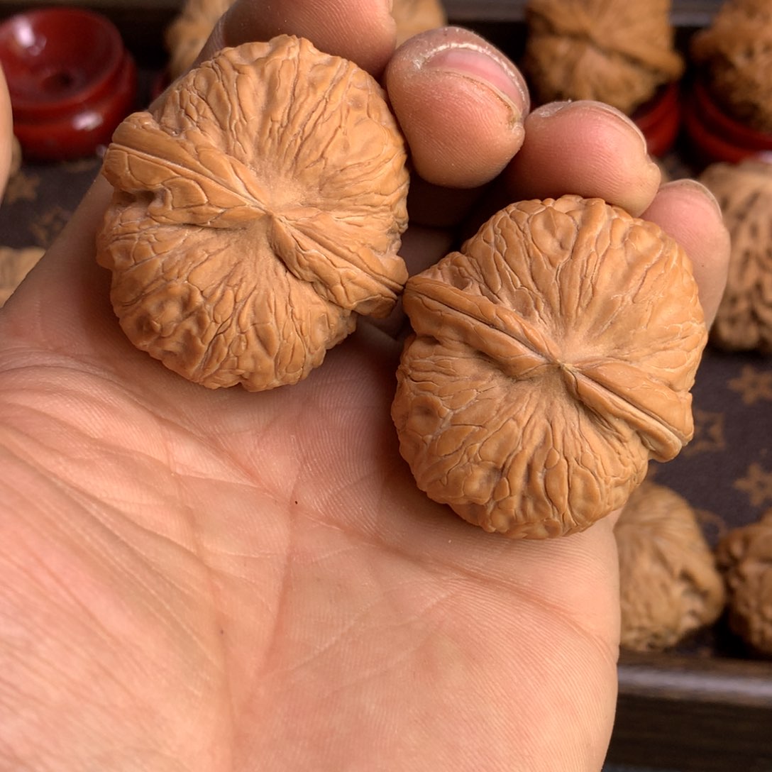 文玩核桃吊坠元宝