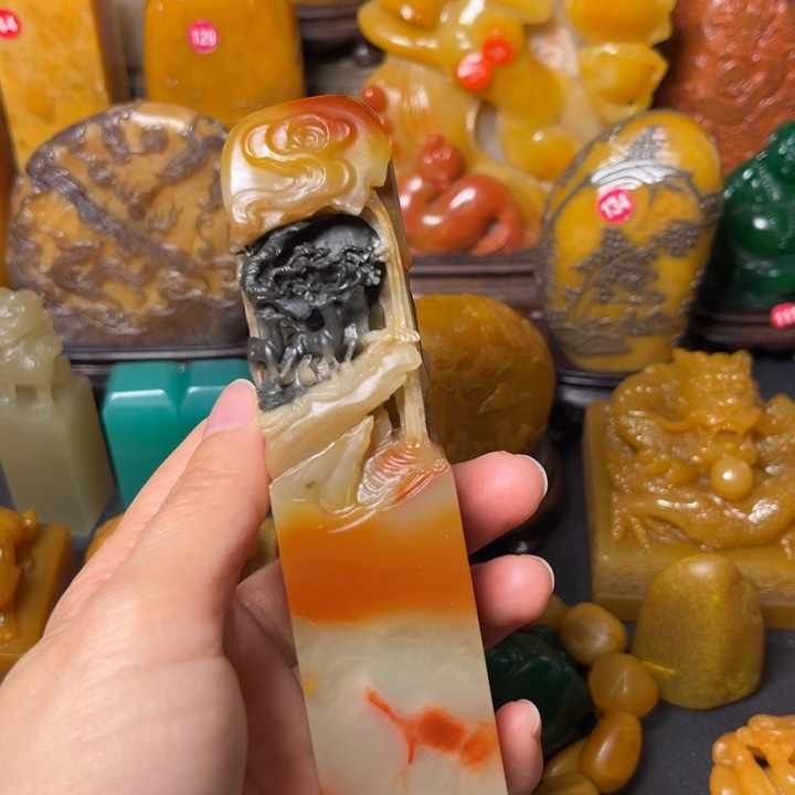 寿山石印石老*题材：工艺品